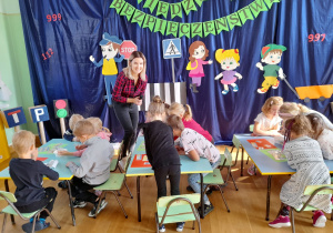 Dzieci biorą udział w Festiwalu wiedzy o bezpieczeństwie