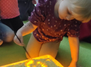 Sensoryczne zabawy z mąką