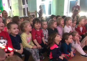 3. Dzieci śmieją się