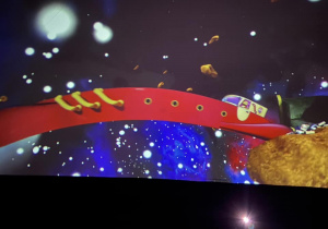 Zdjęcie przedstawiające scenę z filmu o kosmosie.