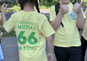 Prezentujemy nasze koszulki i pióropusze przed Spartakiadą.