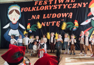 Dzieci podczas występów.