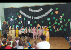 Grupa 3 w utworze " Dziadek fajna farmę miał".