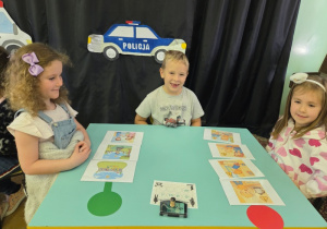 Na obrazkach dzieci wybierają to, co jest niebezpieczne i bezpieczne.