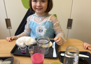 Helenka czeka na wykonanie zadania.