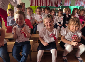 Festiwal Patriotyczny w Przedszkolu - Występ grupy „Nutki"