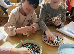 Bombki ze styropianu i cekinów