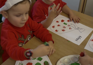 Stemple na worku z prezentami.