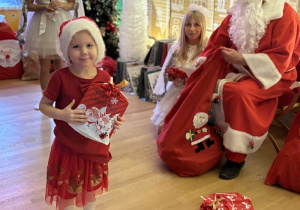 Iga ze Św. Mikołajem oraz Śnieżynkami.