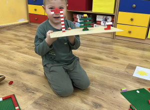 Zajęcia konstrukcyjne lego w grupie Tygrysków.