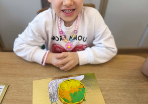 Valeria z gotowym ślimakiem.