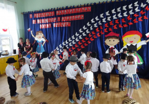 Tygryski tańczą mix tańców „ Szot, Krakowiak,Trojak” 