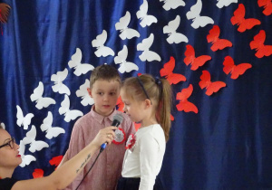 Delegaci grupy „ Motylków” – mówią wiersz o patriotyzmie 